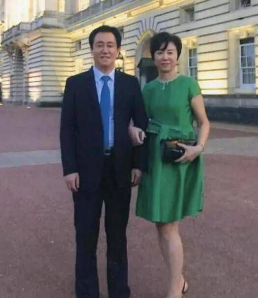 一名不利的前拳击冠军不幸被人栽赃杀人，他被迫在友谊和野心之间做出艰巨决定。